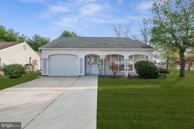 view of front facade with a front lawn and covered porch