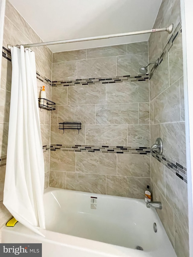 bathroom featuring shower / bathtub combination with curtain