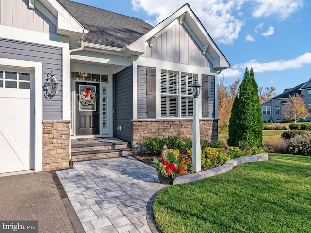 property entrance featuring a yard