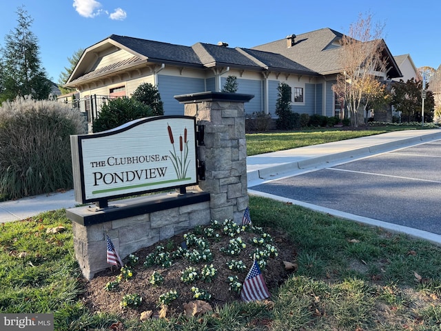 view of community / neighborhood sign