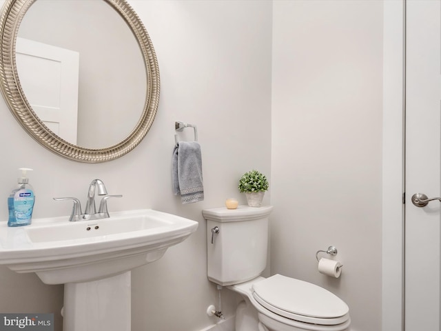 bathroom featuring toilet and sink