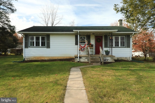 view of front facade featuring a front yard