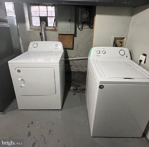 laundry room with independent washer and dryer