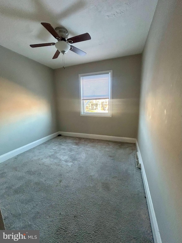 empty room with carpet and ceiling fan