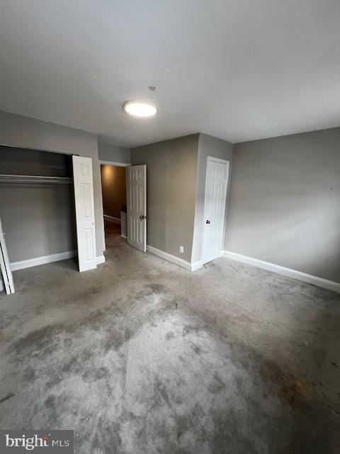 unfurnished bedroom featuring carpet flooring