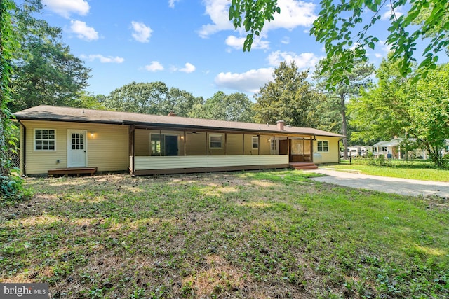 ranch-style house featuring a front lawn