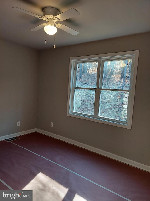 unfurnished room with carpet and ceiling fan