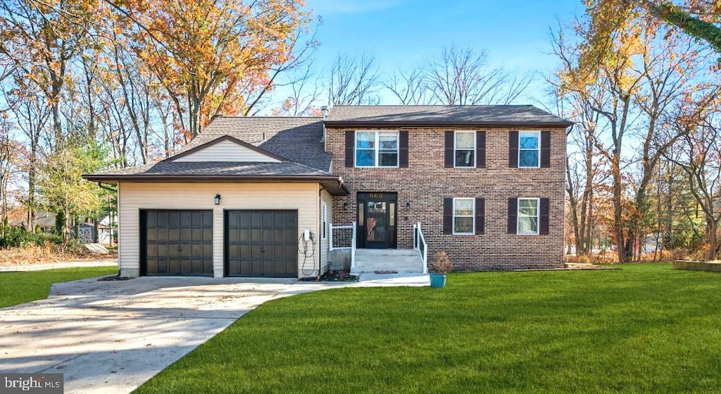 view of front of property featuring a garage and a front yard