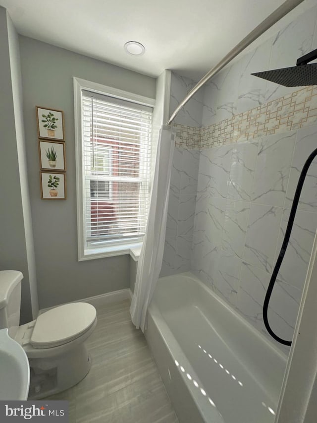 bathroom featuring toilet and shower / tub combo