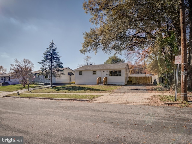 view of front facade with a front lawn