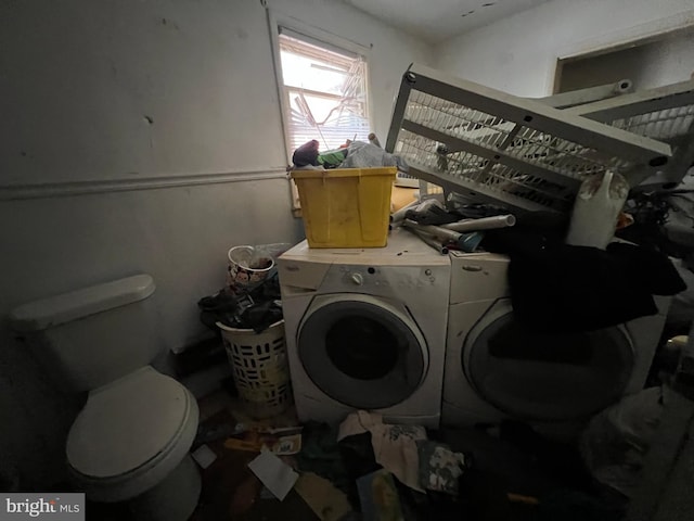 94 Pine Rd, Pasadena, MD 21122 - laundry room with washer and dryer