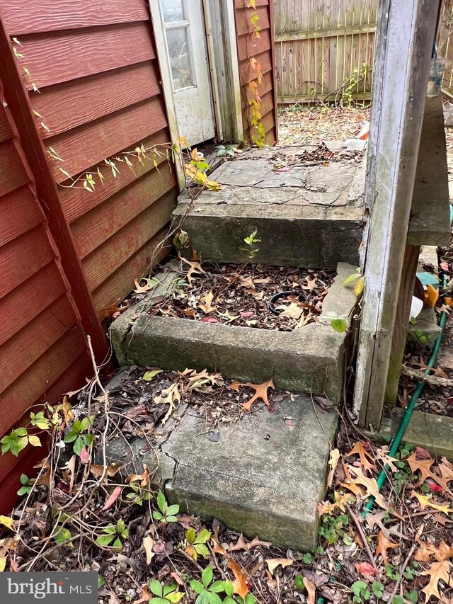 94 Pine Rd, Pasadena, MD 21122 - exterior view of fence