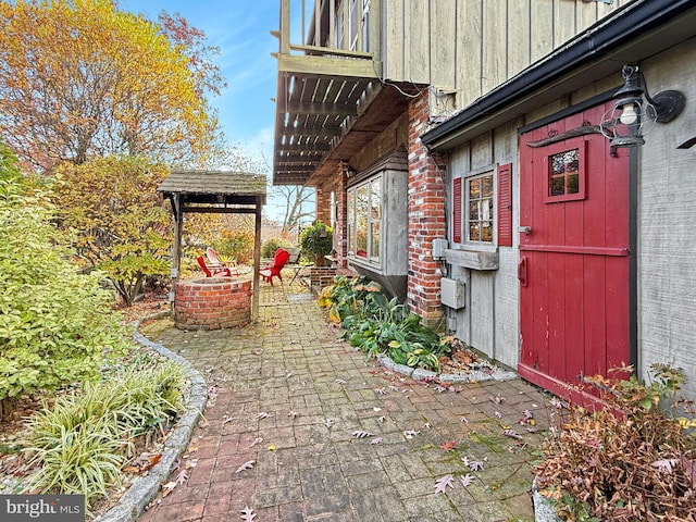 view of patio featuring an outdoor fire pit