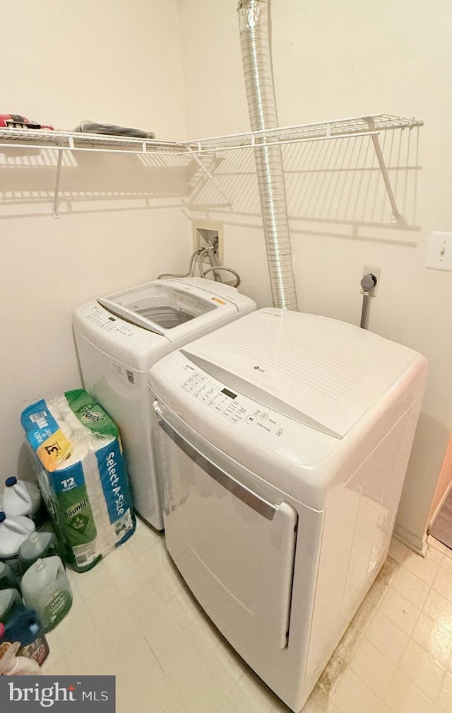 clothes washing area featuring washing machine and dryer