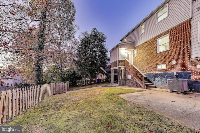 view of yard featuring central AC