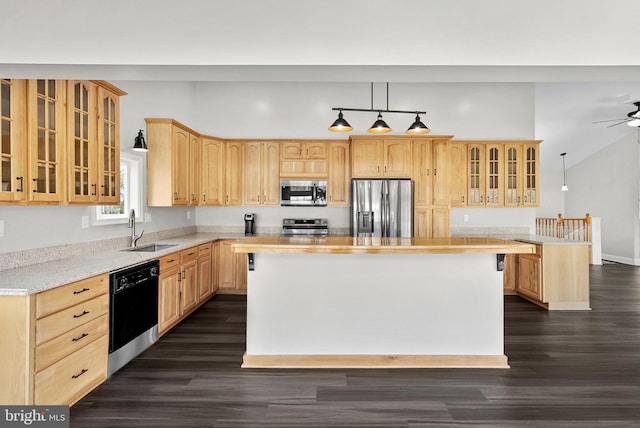 kitchen featuring sink, hanging light fixtures, stainless steel appliances, dark hardwood / wood-style flooring, and a kitchen island