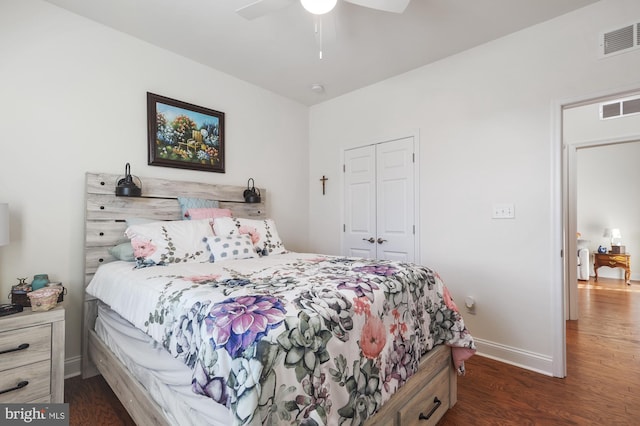 bedroom with dark hardwood / wood-style flooring, ceiling fan, and a closet