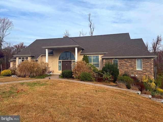 single story home with a front lawn