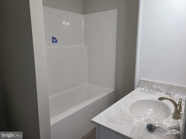 bathroom featuring a bathtub and vanity