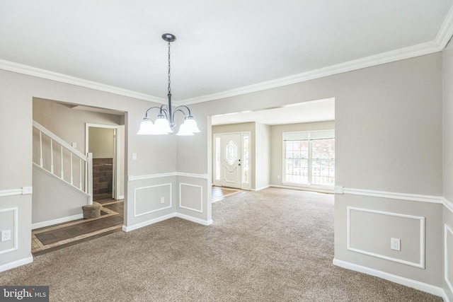 carpeted spare room with an inviting chandelier and ornamental molding