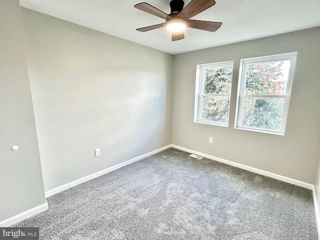 unfurnished room with carpet flooring and ceiling fan