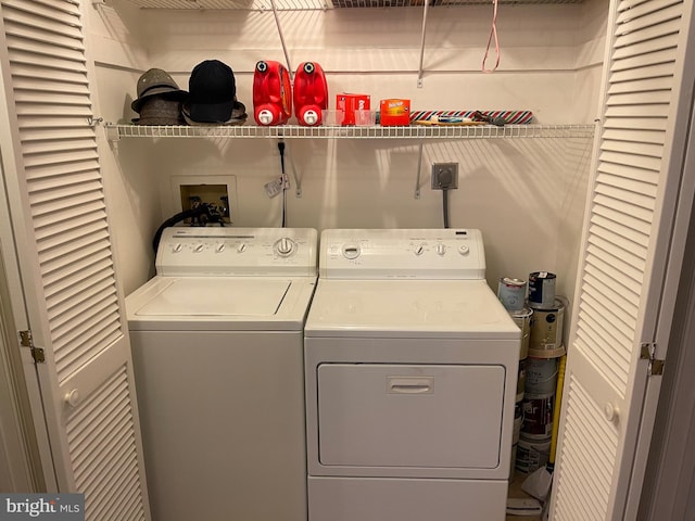 washroom featuring washing machine and dryer