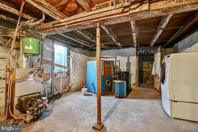 basement featuring washer / dryer