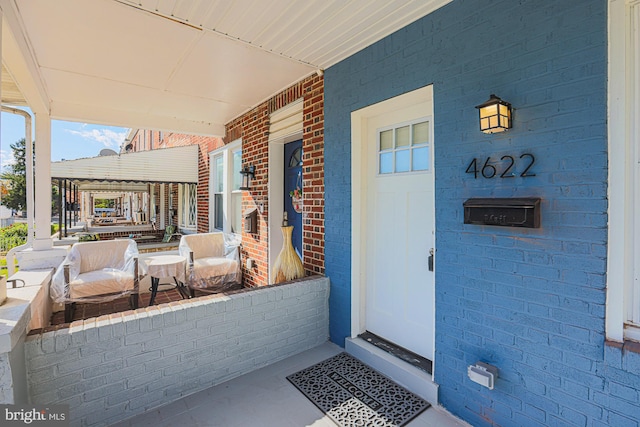 doorway to property with covered porch