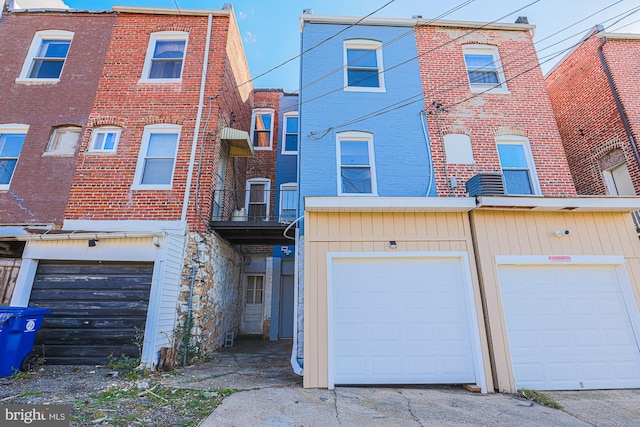 townhome / multi-family property featuring a garage