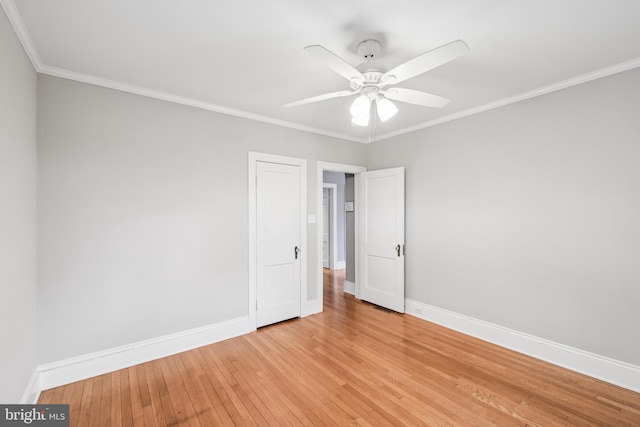 empty room featuring light hardwood / wood-style floors, ceiling fan, and ornamental molding