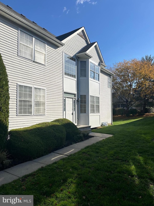 view of front of property with a front lawn