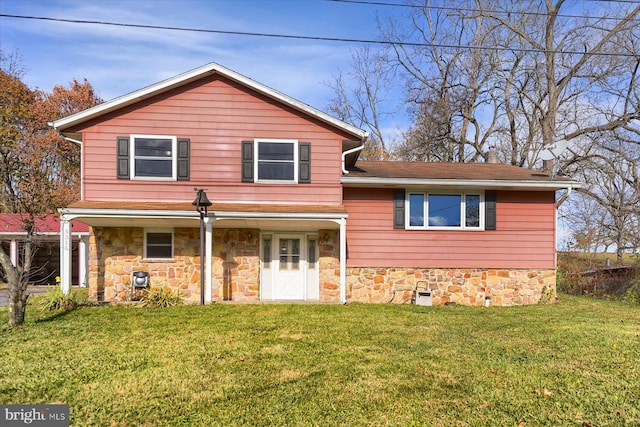 split level home with a front lawn