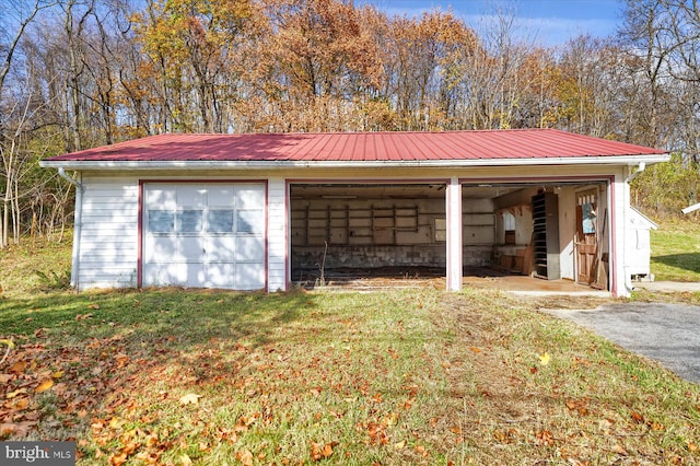 view of outdoor structure featuring a lawn