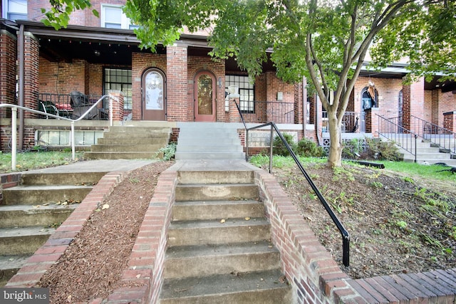 view of front of property featuring a porch