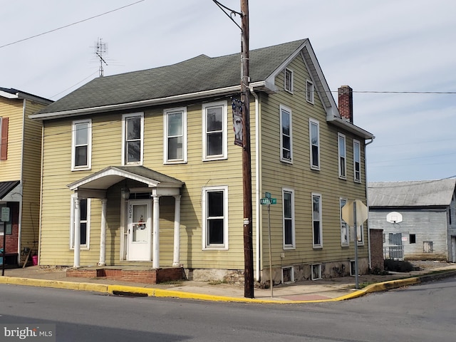 view of front of property