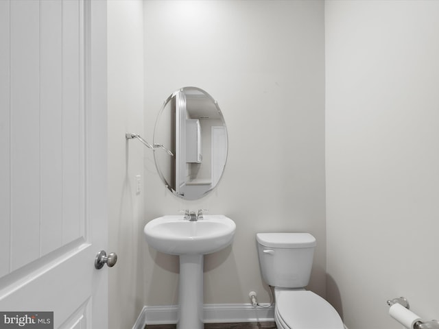 bathroom featuring sink and toilet