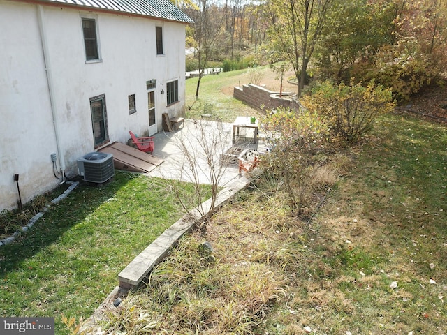 view of yard featuring central AC unit