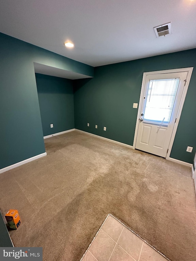 entryway featuring carpet