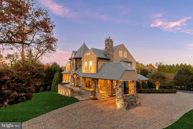 view of front of home featuring a yard