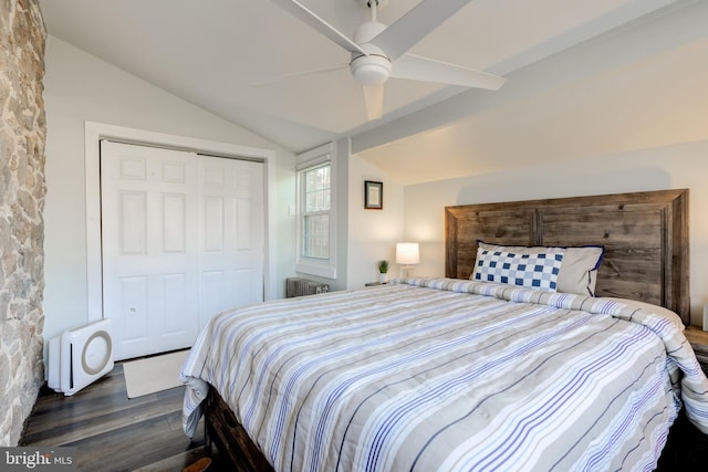 bedroom featuring dark hardwood / wood-style floors, a closet, lofted ceiling, and ceiling fan