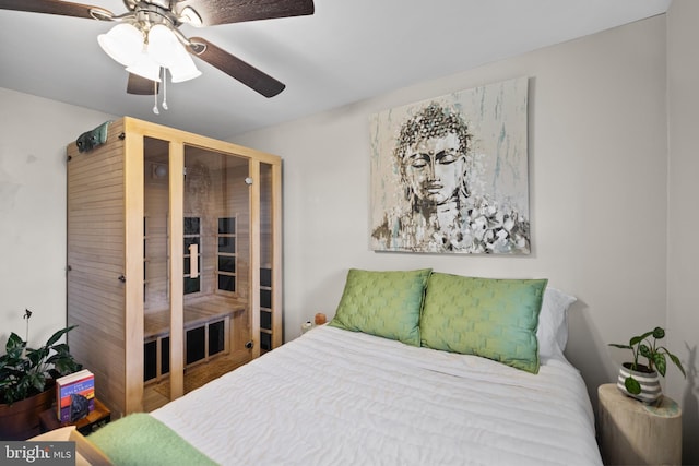 bedroom featuring ceiling fan