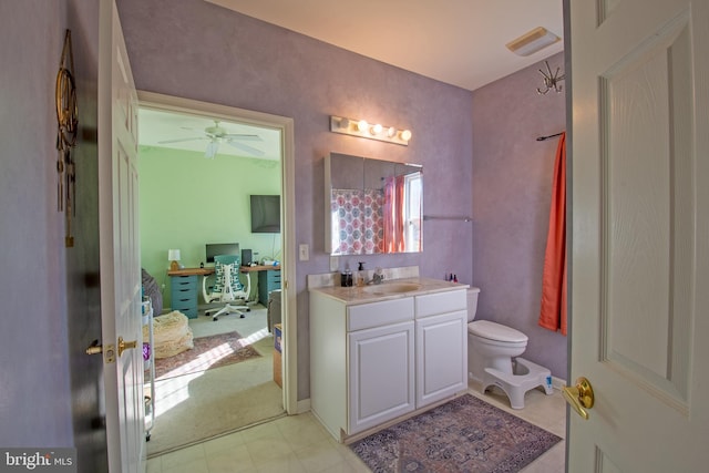 bathroom featuring toilet, vanity, a shower with shower curtain, and ceiling fan