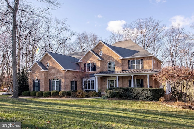 view of front of property featuring a front yard and a porch