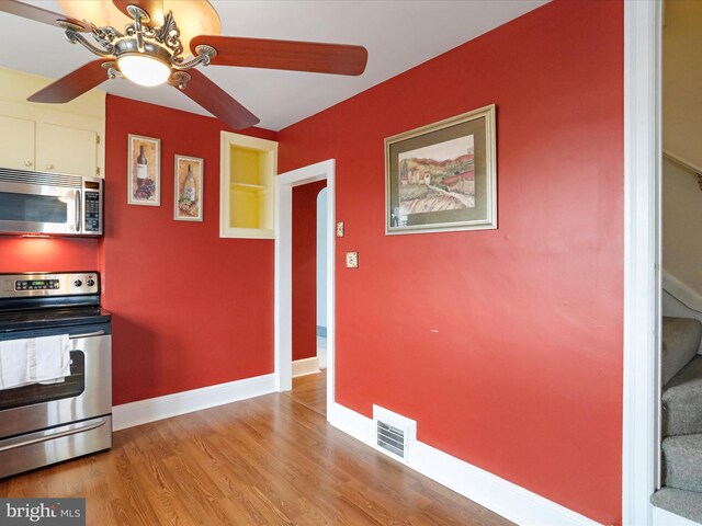 kitchen with ceiling fan, light hardwood / wood-style floors, and appliances with stainless steel finishes