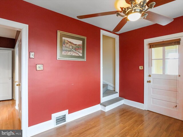 foyer entrance featuring ceiling fan and light wood-type flooring