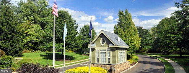 view of community featuring a lawn