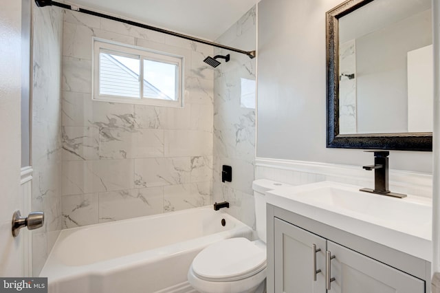 full bathroom with vanity, toilet, and tiled shower / bath