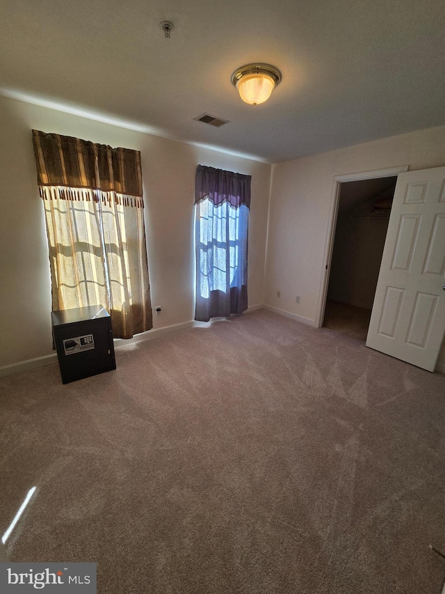 unfurnished room with carpet flooring