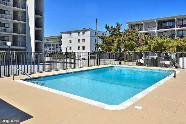 view of swimming pool