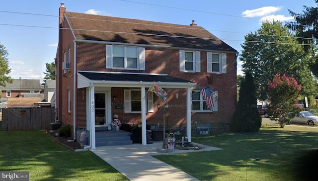 view of front facade featuring a front yard